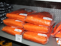 Hydrowear overall oranje zes stuks waaronder maat 58 één stuk, maat 60 drie stuks en maat 62 twee stuks - afbeelding 2 van  3