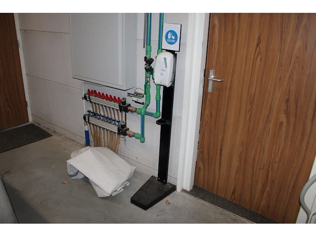 Hygienepaal met dispencer. hoogte 145 cm - afbeelding 1 van  2