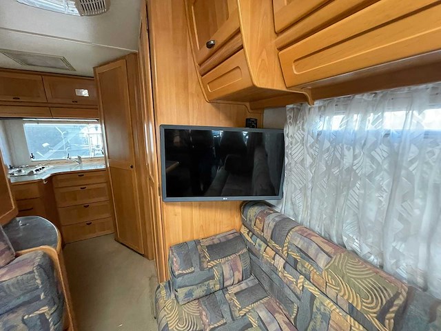 Hymer - b640 - camper - afbeelding 2 van  2