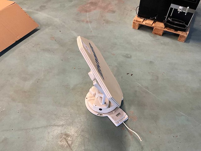 Hymer automatische satellietantenne - afbeelding 2 van  5
