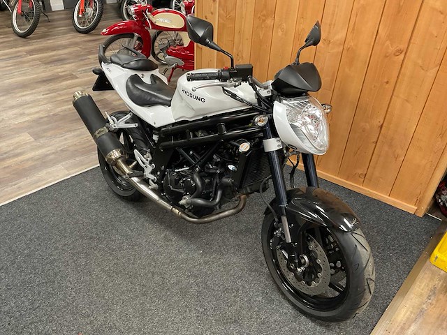 Hyosung tour gt 650 motorfiets - afbeelding 1 van  16