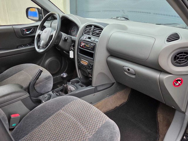 Hyundai - 2004 - santa fe - 2.0i-16v dyn. motion - 31-pr-lv - afbeelding 10 van  22
