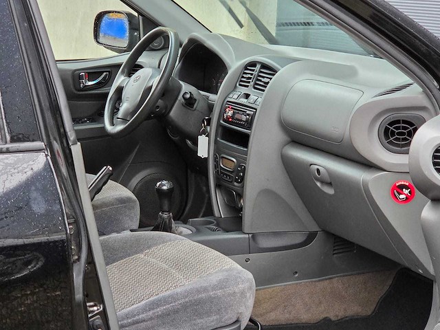 Hyundai - 2004 - santa fe - 2.0i-16v dyn. motion - 31-pr-lv - afbeelding 11 van  22