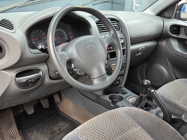 Hyundai - 2004 - santa fe - 2.0i-16v dyn. motion - 31-pr-lv - afbeelding 13 van  22