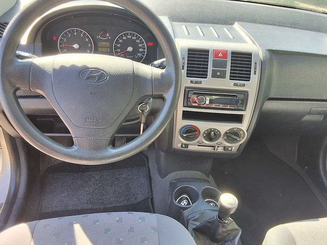 Hyundai - 2005 - getz - 1.3i active cool - personenauto - afbeelding 2 van  10