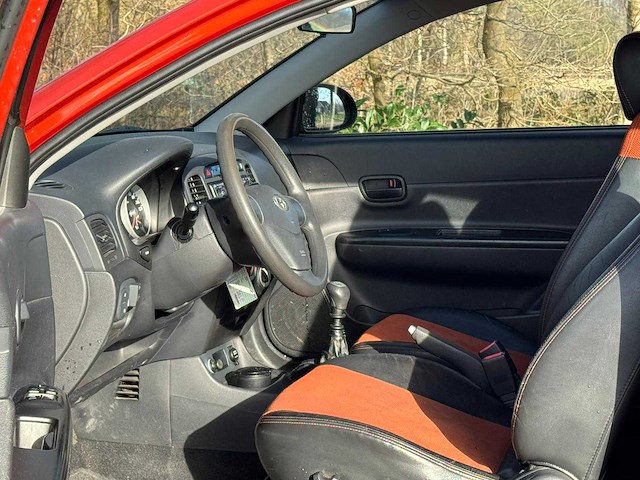 Hyundai - 2007 - accent - 1.4i first ed. - 94-tv-jk - afbeelding 2 van  15
