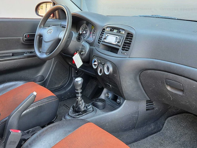 Hyundai - 2007 - accent - 1.4i first ed. - personenauto - 94-tv-jk - afbeelding 13 van  21