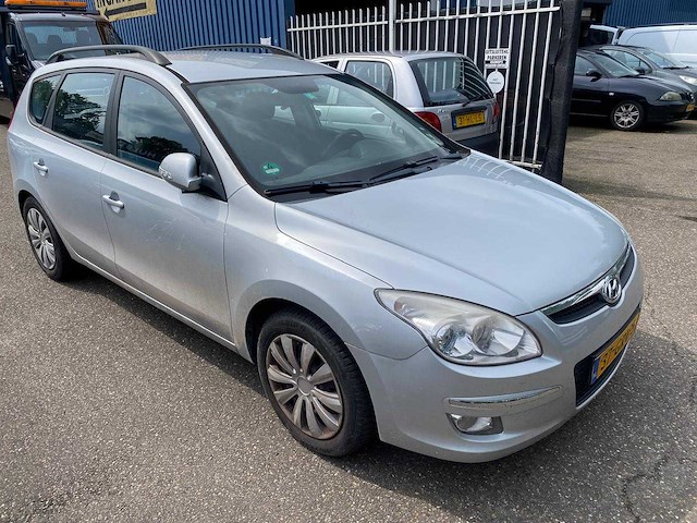 Hyundai - 2008 - i30 cw - 1.6i style - 37-grv-5 - afbeelding 4 van  8