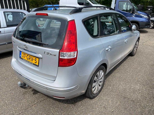 Hyundai - 2008 - i30 cw - 1.6i style - 37-grv-5 - afbeelding 5 van  8
