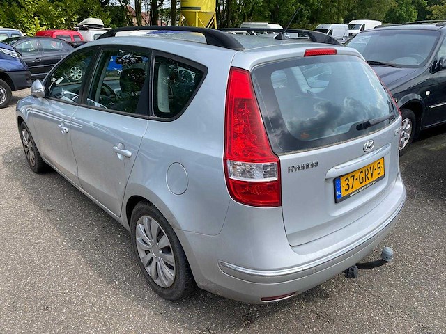 Hyundai - 2008 - i30 cw - 1.6i style - 37-grv-5 - afbeelding 6 van  8