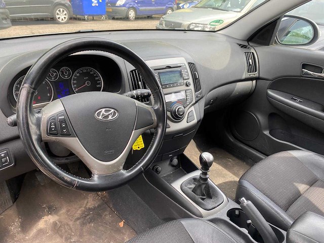 Hyundai - 2008 - i30 cw - 1.6i style - 37-grv-5 - afbeelding 7 van  21
