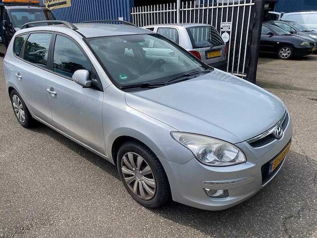Hyundai - 2008 - i30 cw - 1.6i style - 37-grv-5 - afbeelding 12 van  25