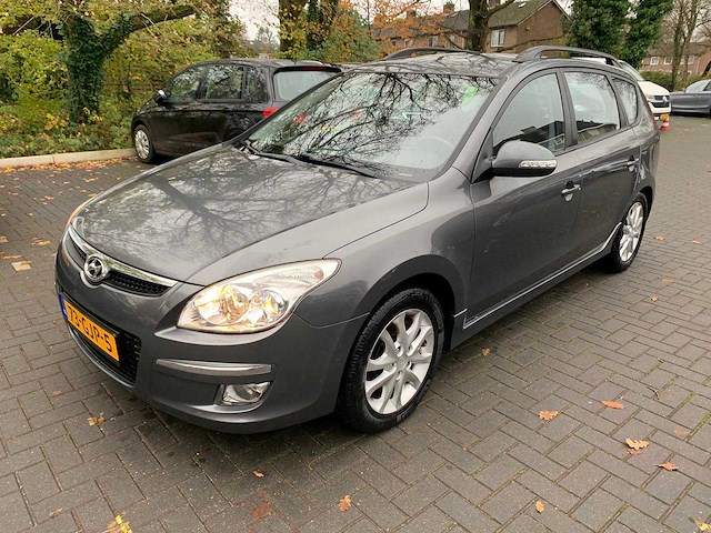 Hyundai - 2008 - i30 cw - 1.6i style - 73-gjp-5 - afbeelding 1 van  17