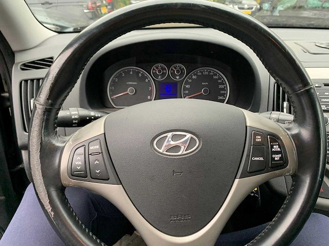 Hyundai - 2008 - i30 cw - 1.6i style - 73-gjp-5 - afbeelding 16 van  17