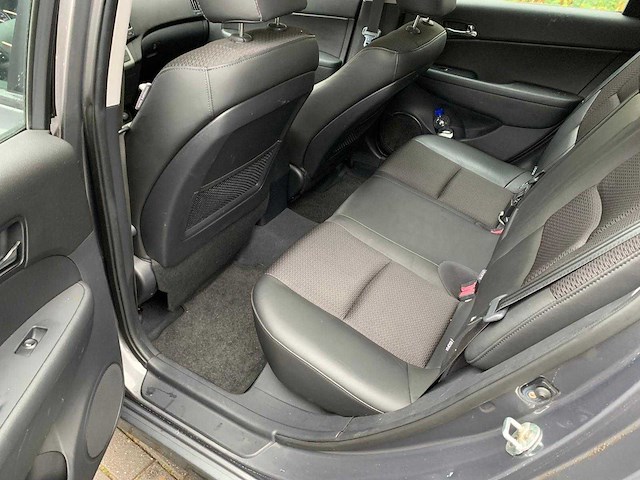 Hyundai - 2008 - i30 cw - 1.6i style - 73-gjp-5 - afbeelding 8 van  17