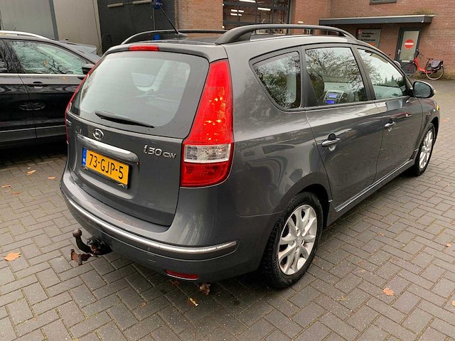 Hyundai - 2008 - i30 cw - 1.6i style - 73-gjp-5 - afbeelding 11 van  17