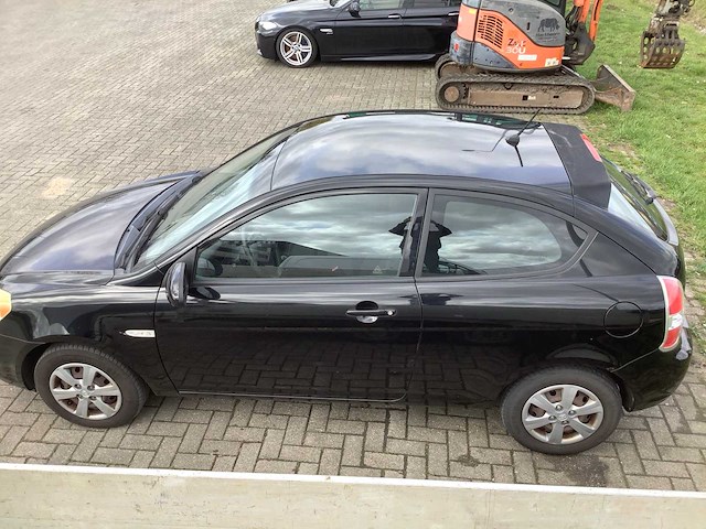 Hyundai - 2009 - accent - personenauto - afbeelding 1 van  22