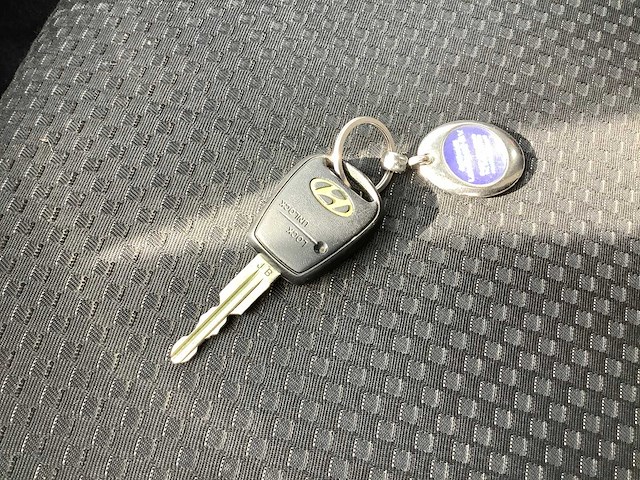 Hyundai - 2009 - accent - personenauto - afbeelding 13 van  22