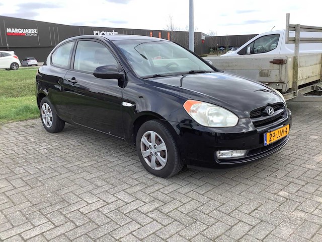 Hyundai - 2009 - accent - personenauto - afbeelding 16 van  22