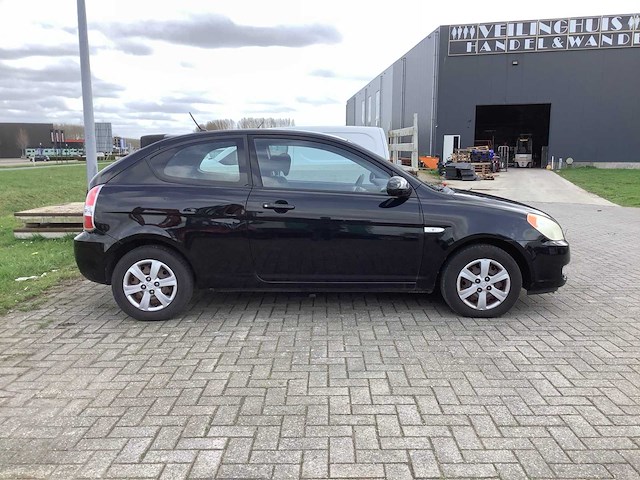 Hyundai - 2009 - accent - personenauto - afbeelding 17 van  22