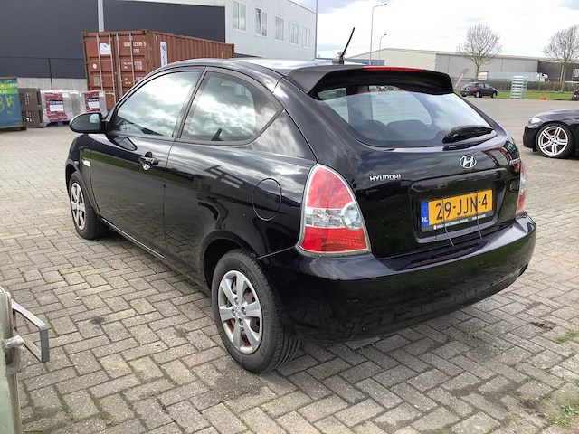 Hyundai - 2009 - accent - personenauto - afbeelding 14 van  22