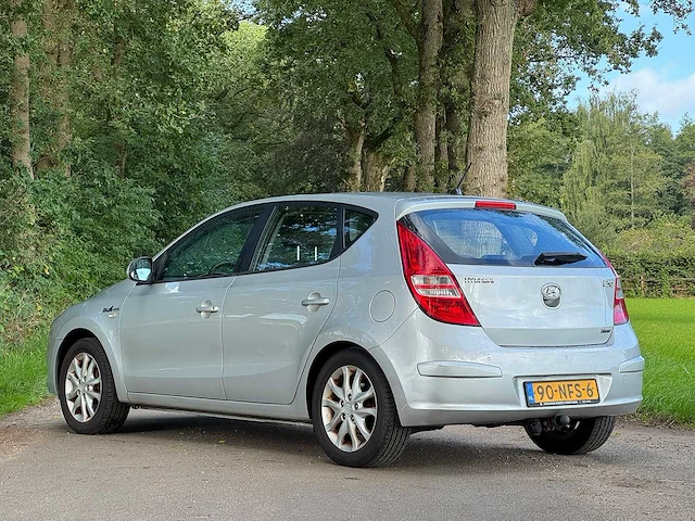 Hyundai - 2010 - i30 - 1.4i blue dynamic - 90-nfs-6 - personenauto - afbeelding 7 van  14