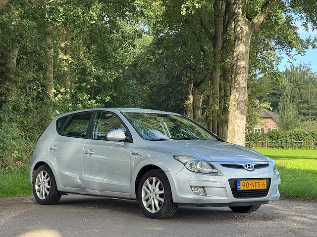 Hyundai - 2010 - i30 - 1.4i blue dynamic - 90-nfs-6 - personenauto - afbeelding 8 van  14