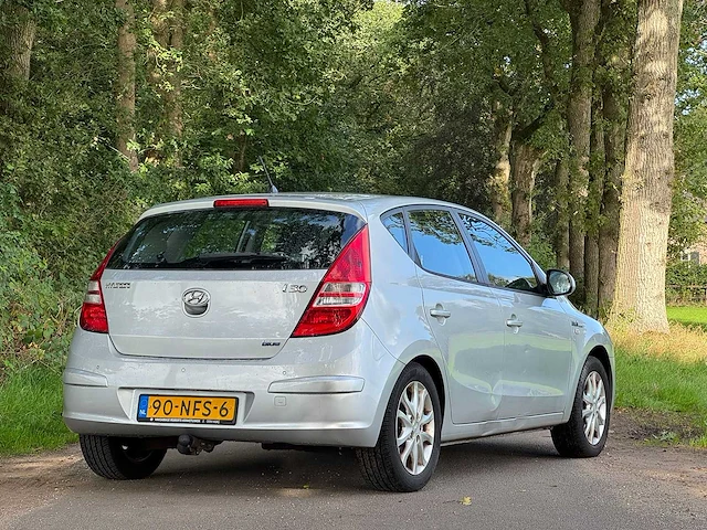 Hyundai - 2010 - i30 - 1.4i blue dynamic - 90-nfs-6 - personenauto - afbeelding 9 van  14