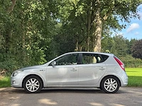 Hyundai - 2010 - i30 - 1.4i blue dynamic - 90-nfs-6 - personenauto - afbeelding 10 van  14