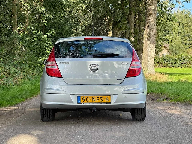 Hyundai - 2010 - i30 - 1.4i blue dynamic - 90-nfs-6 - personenauto - afbeelding 11 van  14