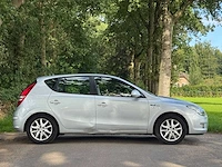 Hyundai - 2010 - i30 - 1.4i blue dynamic - 90-nfs-6 - personenauto - afbeelding 12 van  14