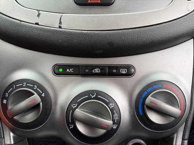 Hyundai - 2011 - i10 - 1.2 i-motion cool - 73-pjn-4 - afbeelding 4 van  13