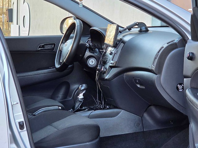 Hyundai - 2011 - i30 cw - 1.4i i-drive cool - 35-rfs-5 - afbeelding 14 van  23