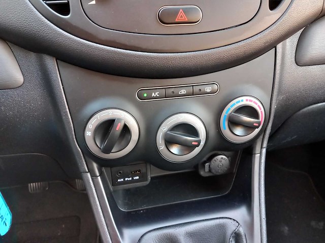 Hyundai - 2013 - i10 - 1.0 i-drive cool - personenauto - afbeelding 2 van  16