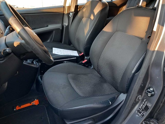 Hyundai - 2013 - i10 - 1.0 i-drive cool - personenauto - afbeelding 11 van  16