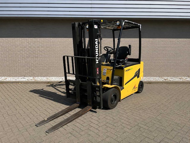 Hyundai - 2015 - 30bh-9 - reach truck - elektrisch - afbeelding 1 van  9