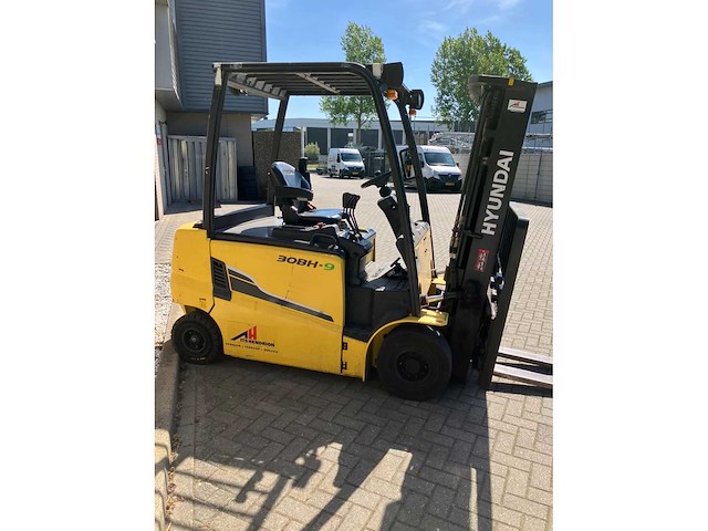 Hyundai - 2015 - 30bh-9 - reach truck - elektrisch - afbeelding 4 van  9