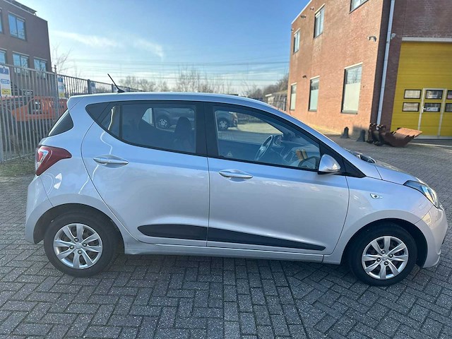 Hyundai - 2016 - i10 - 1.0i i-motion comf. - personenauto - afbeelding 14 van  17