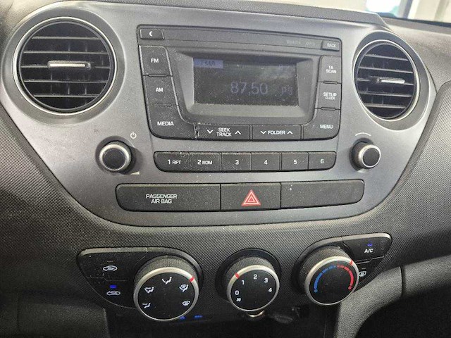 Hyundai - 2018 - i10 - 1.0i comfort - personenauto - afbeelding 3 van  15