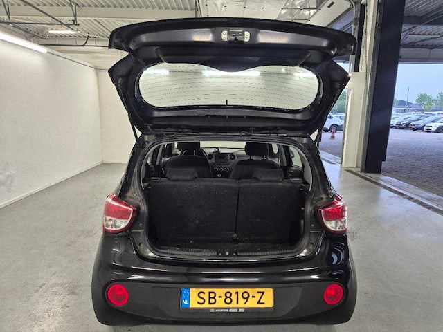 Hyundai - 2018 - i10 - 1.0i comfort - personenauto - afbeelding 11 van  15