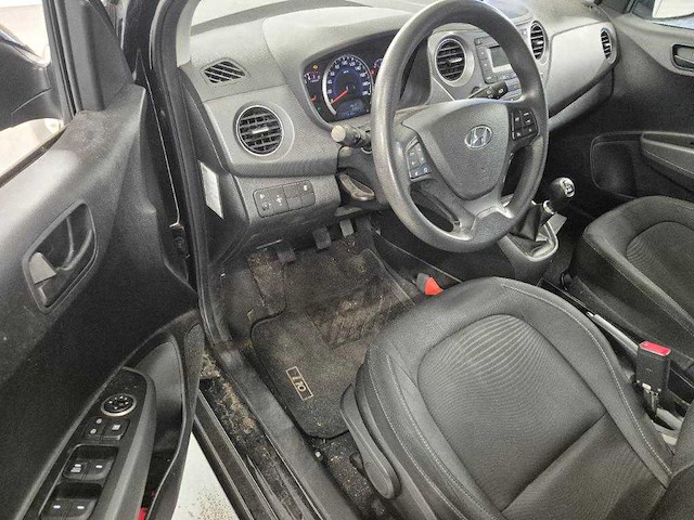 Hyundai - 2018 - i10 - 1.0i comfort - personenauto - afbeelding 13 van  15