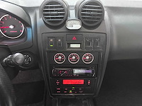 Hyundai - coupé - 2.7i v6 fx automaat- 30-np-sx- 2003 - afbeelding 2 van  13