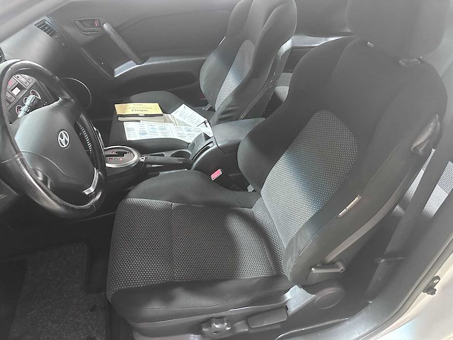 Hyundai - coupé - 2.7i v6 fx automaat- 30-np-sx- 2003 - afbeelding 3 van  13