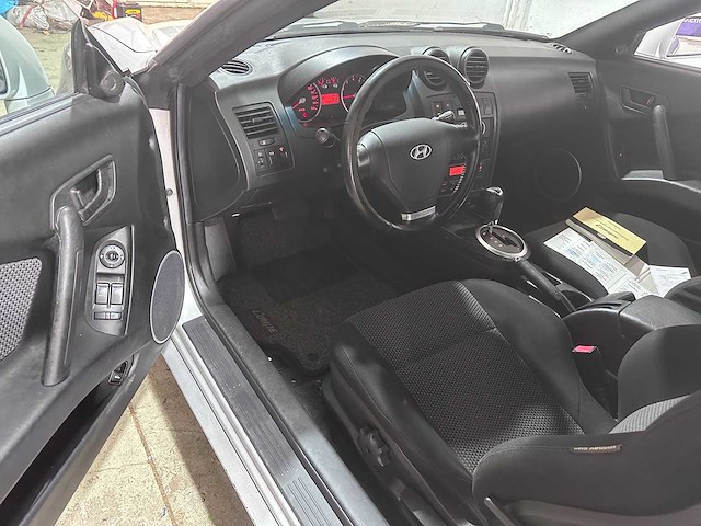 Hyundai - coupé - 2.7i v6 fx automaat- 30-np-sx- 2003 - afbeelding 10 van  13