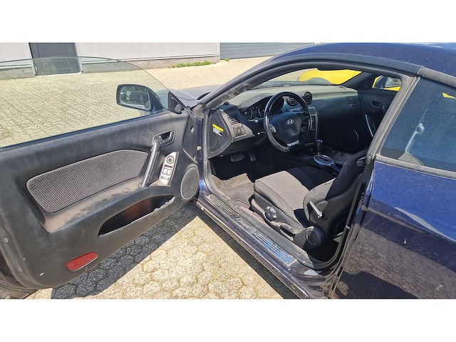Hyundai - coupé - 2.7i v6 style - car - 2004 - afbeelding 10 van  25