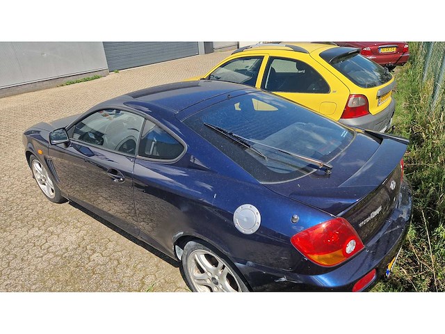 Hyundai - coupé - 2.7i v6 style - car - 2004 - afbeelding 2 van  25