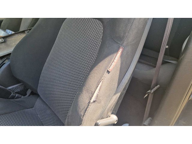 Hyundai - coupé - 2.7i v6 style - car - 2004 - afbeelding 9 van  25