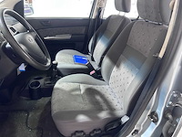 Hyundai - getz - 1.3i gls sky - 32-nt-rn- 2004 - afbeelding 2 van  10