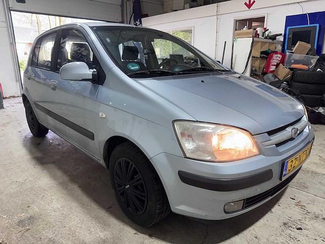 Hyundai - getz - 1.3i gls sky - 32-nt-rn- 2004 - afbeelding 1 van  2