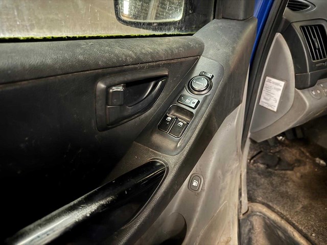 Hyundai - h 300 - 2.5 crdi dynamic dubbel cabine 2-vdh-08 - afbeelding 8 van  13